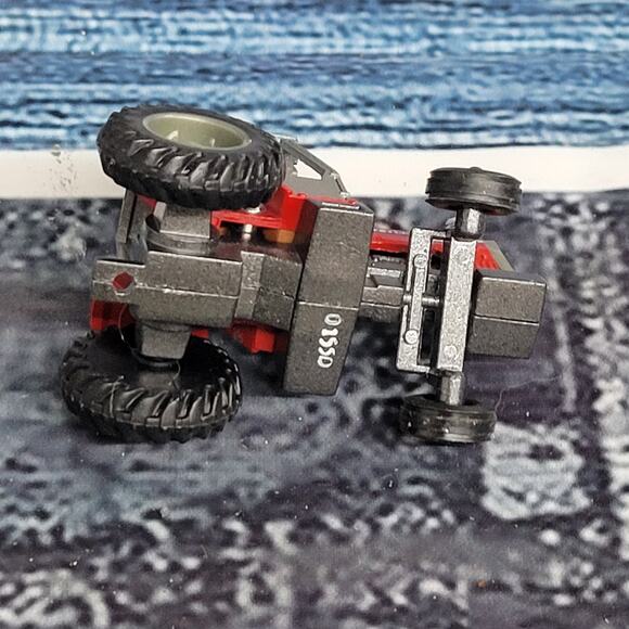 Vintage Ertl 1/64 scale Massey Ferguson 699 diecast tractor red/silver - Picture 8 of 8